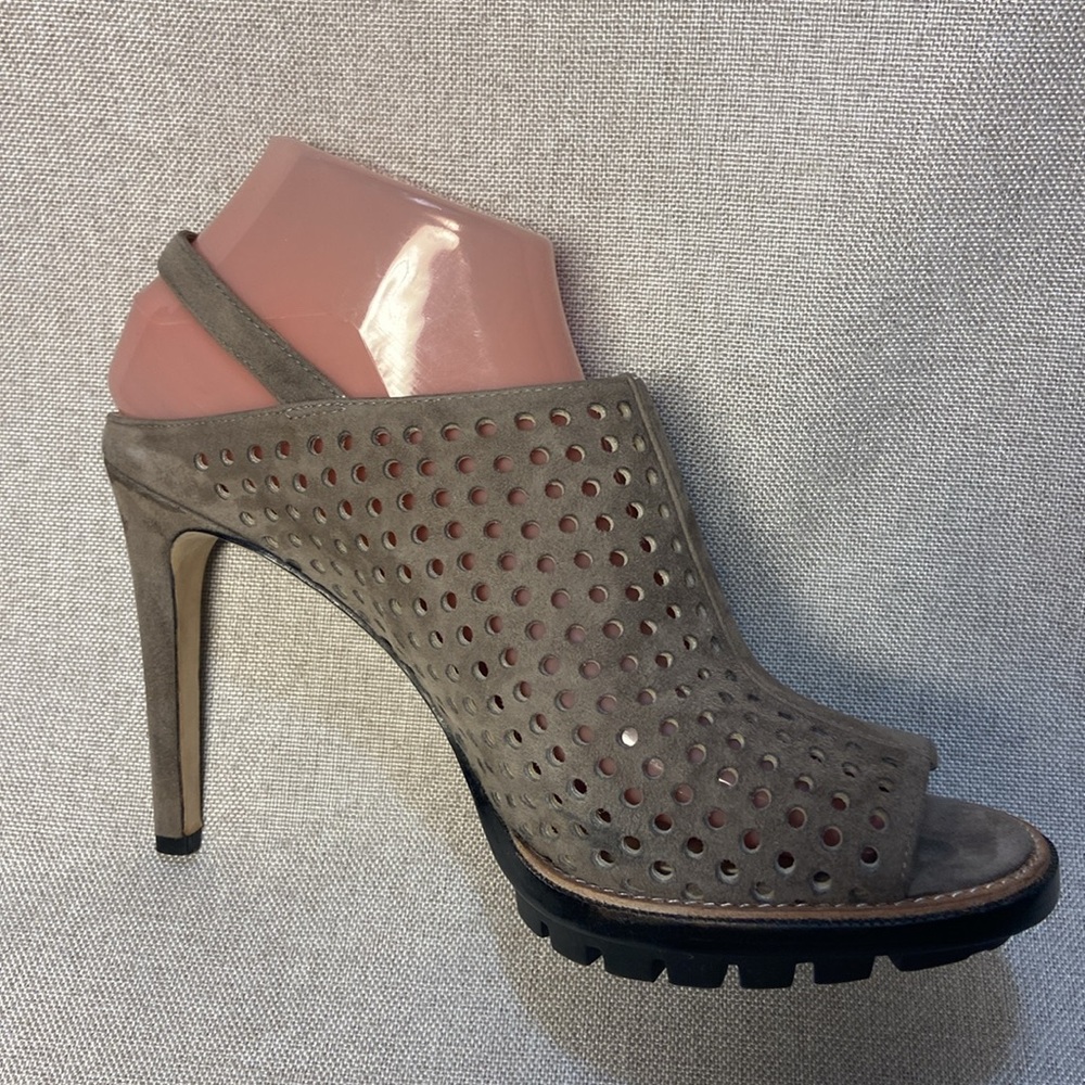 VIA SPIGA Tasa Perforated Lug Sole Slingback Heels Sandals Size 8,5M